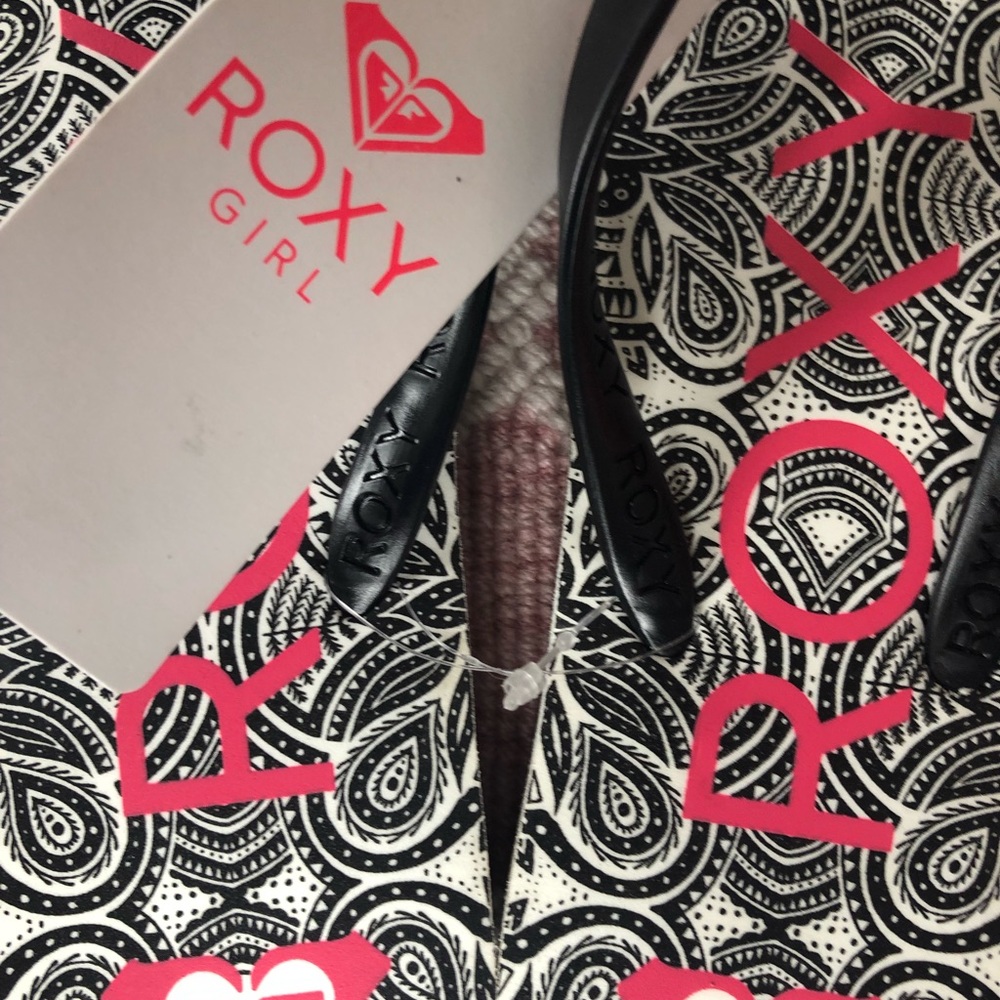 NWT Roxy Tribal Print Flip Flop Size 3. - Picture 3 of 3